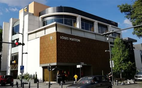 En Polanco, asaltaron tienda Louis Vuitton, un mes después